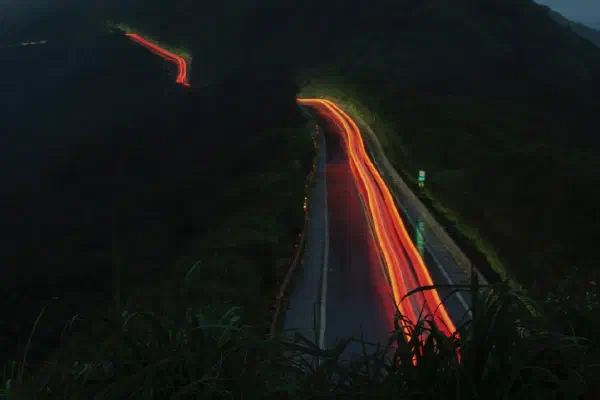 走過了不厭亭，就抵達寂寞公路